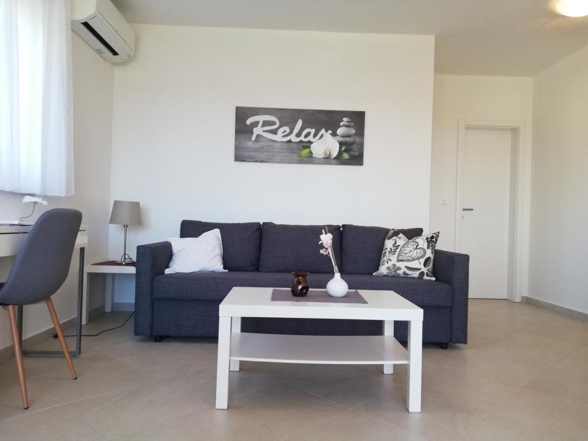 Apartments Oleander Lovrecica-Residence With Pool Exterior foto