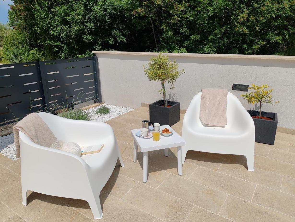 Apartments Oleander Lovrecica-Residence With Pool Exterior foto